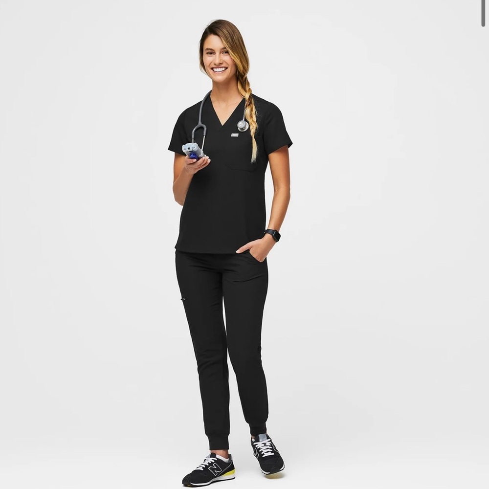 Figs Technical Collection Scrubs Set, Size L, Black